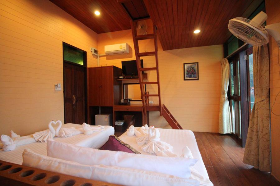 Panvaree Resort - twin beds with stairs to loft