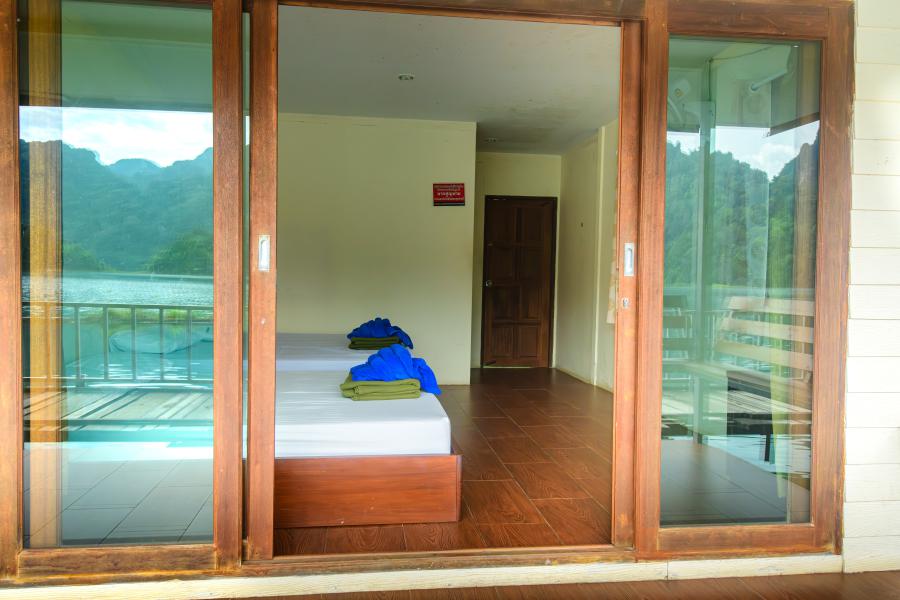 Sai Chon Raft House - big rooms for 3-4 pax