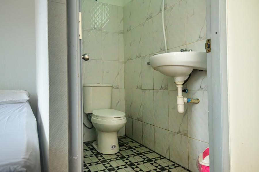 Sai Chon Raft House - ensuite rest room