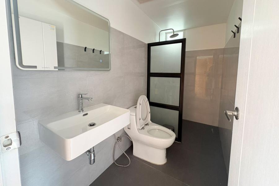 Phupha Waree - renovated rooms, bathroom